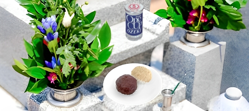 お墓のお供え物の様子