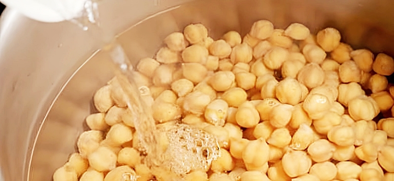 もやしの豆洗い