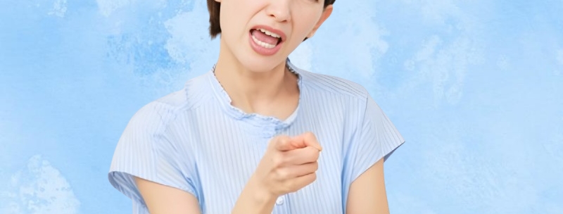 怒った女性