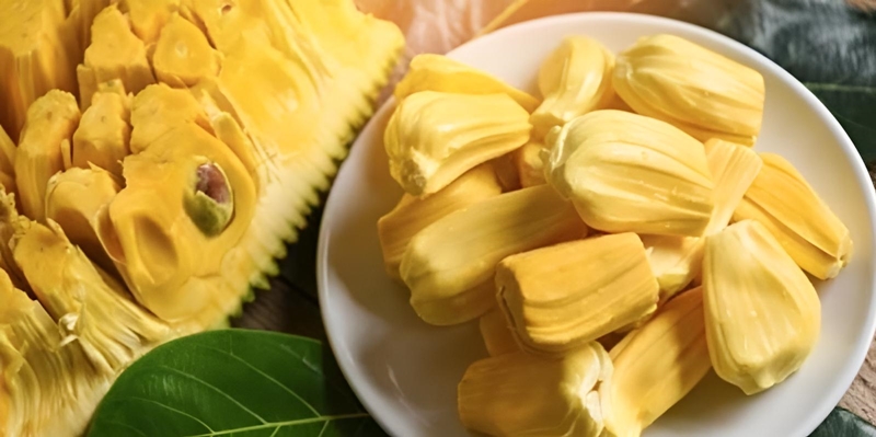ジャックフルーツをお皿に置いた様子