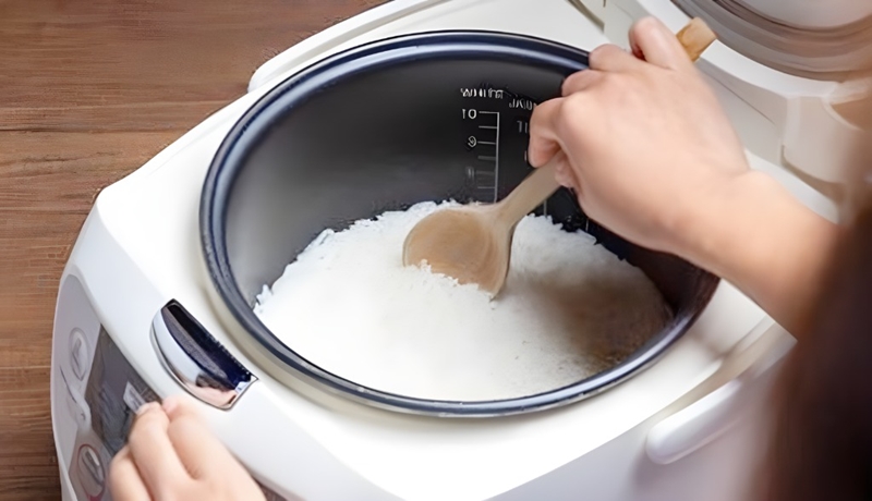 米の炊飯の様子