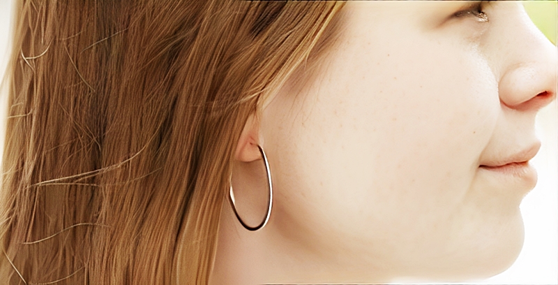 ピアスをしている女性