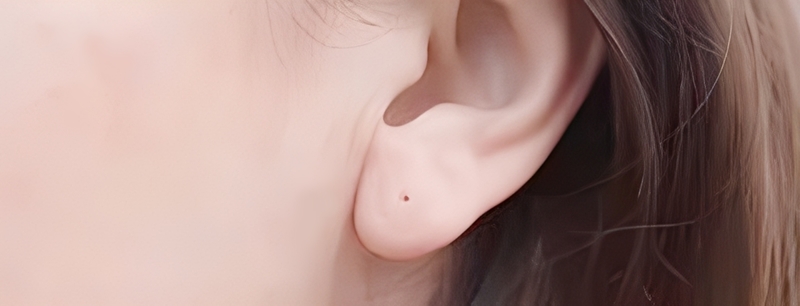 ピアスの穴