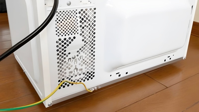 電子レンジのアース線の様子