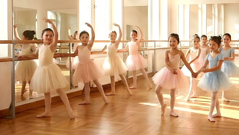 バレエをする子供達
