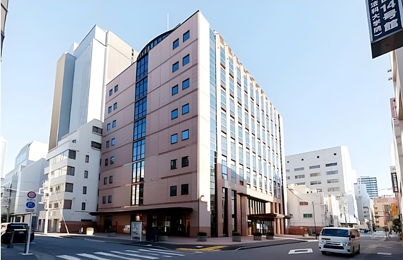 出身校の日本大学法学部の校舎