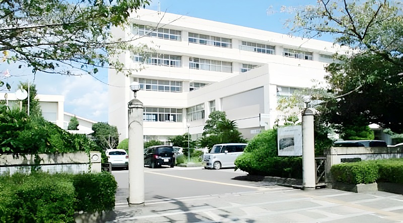 出身校の静岡県立静岡高校の校舎