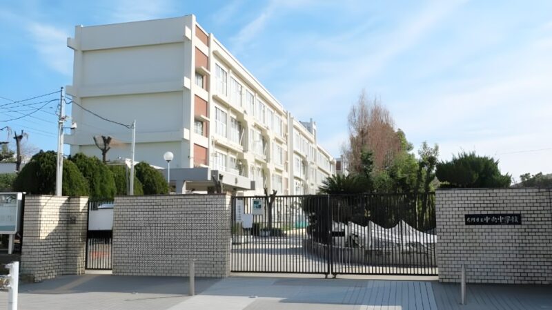 出身中学校の尼崎市立中央中学校の校舎